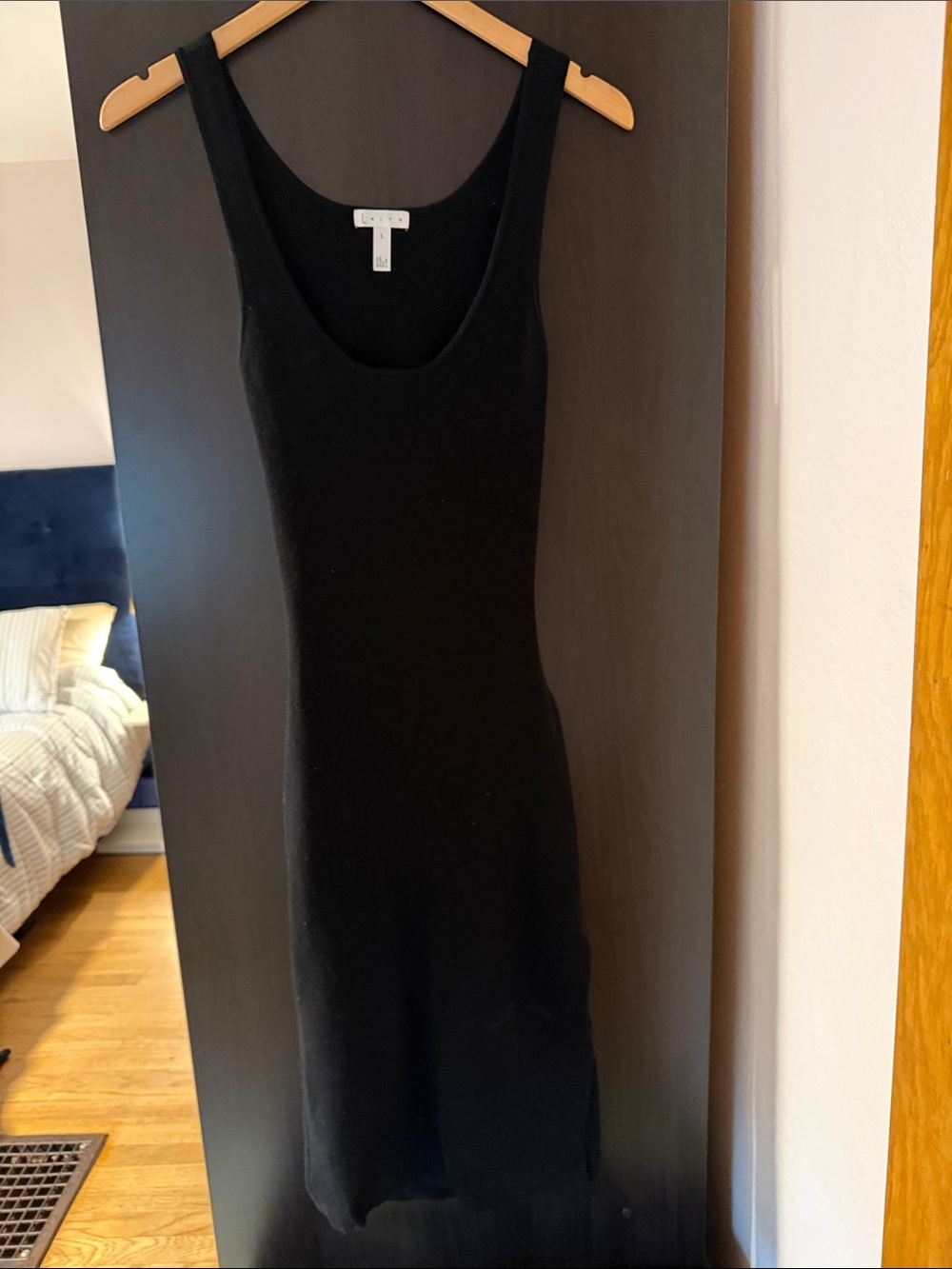 Leith Black Sleeveless Scoop Midi Dress